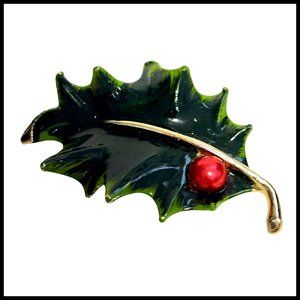 Vintage Gerry's Christmas Holiday Holly Red‎ Berry Green Ivy Leaf Pin Brooch